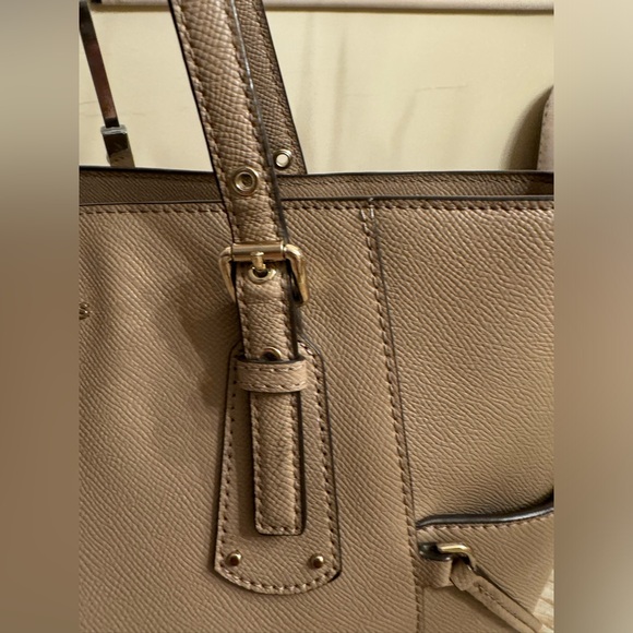 Michael Kors Voyager Tote Bag - Picture 3 of 16